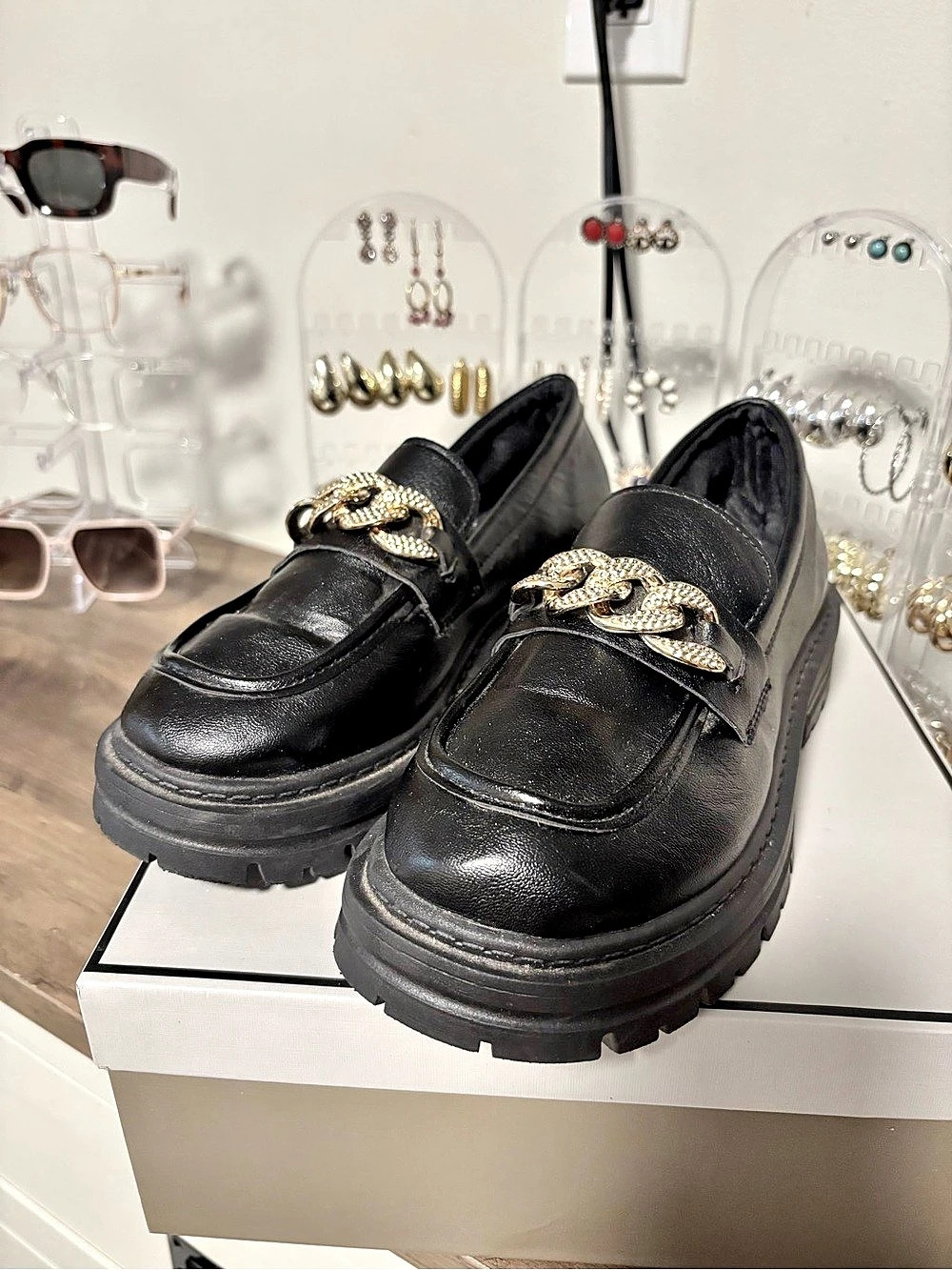 Easyfox Chain Loafers in Black Like New
